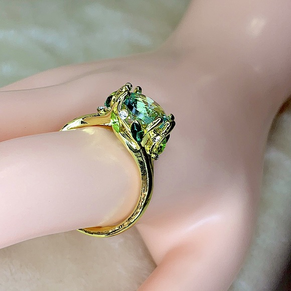 Fairycore Glass Cocktail Ring - Picture 4 of 5